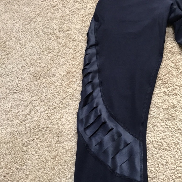 NWT! 90 DEGREES by reflex size S cut out leggings - Picture 2 of 10